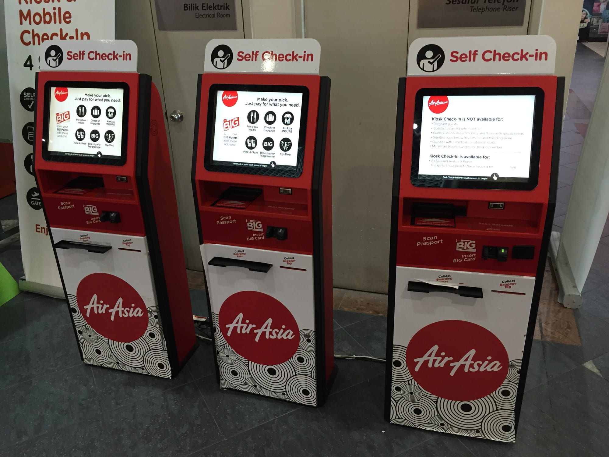 Photo by Author — Air Asia check-in — what a shambles! An IT failure?