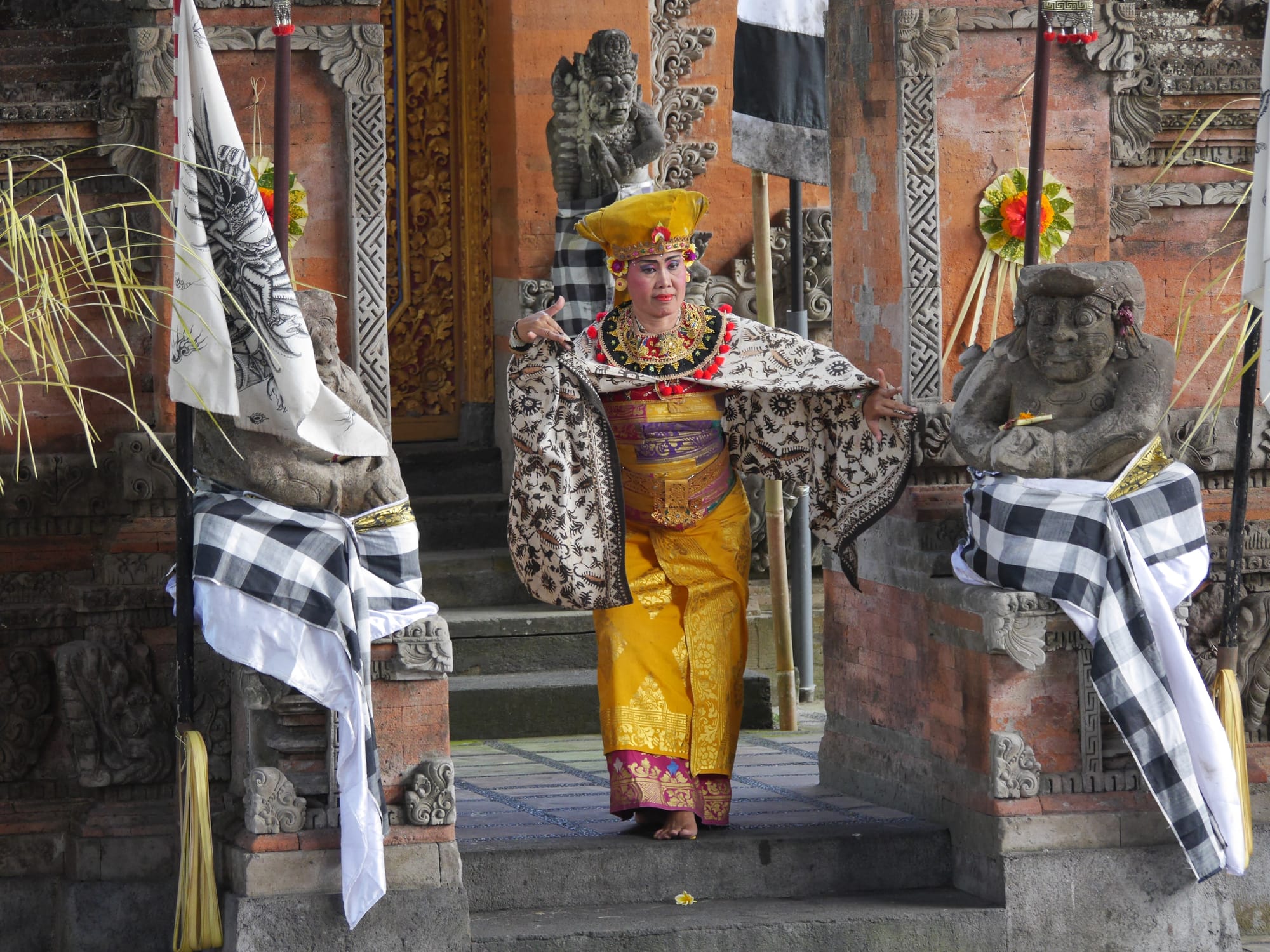 Photo by Author — Dewi Kunti — Sahadewa Barong and Kris Dance, Bali, Indonesia