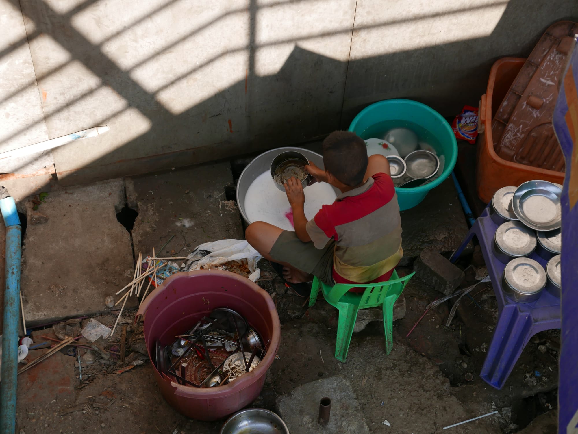 Photo by Author — washing up — street food — Myanmar (Burma)