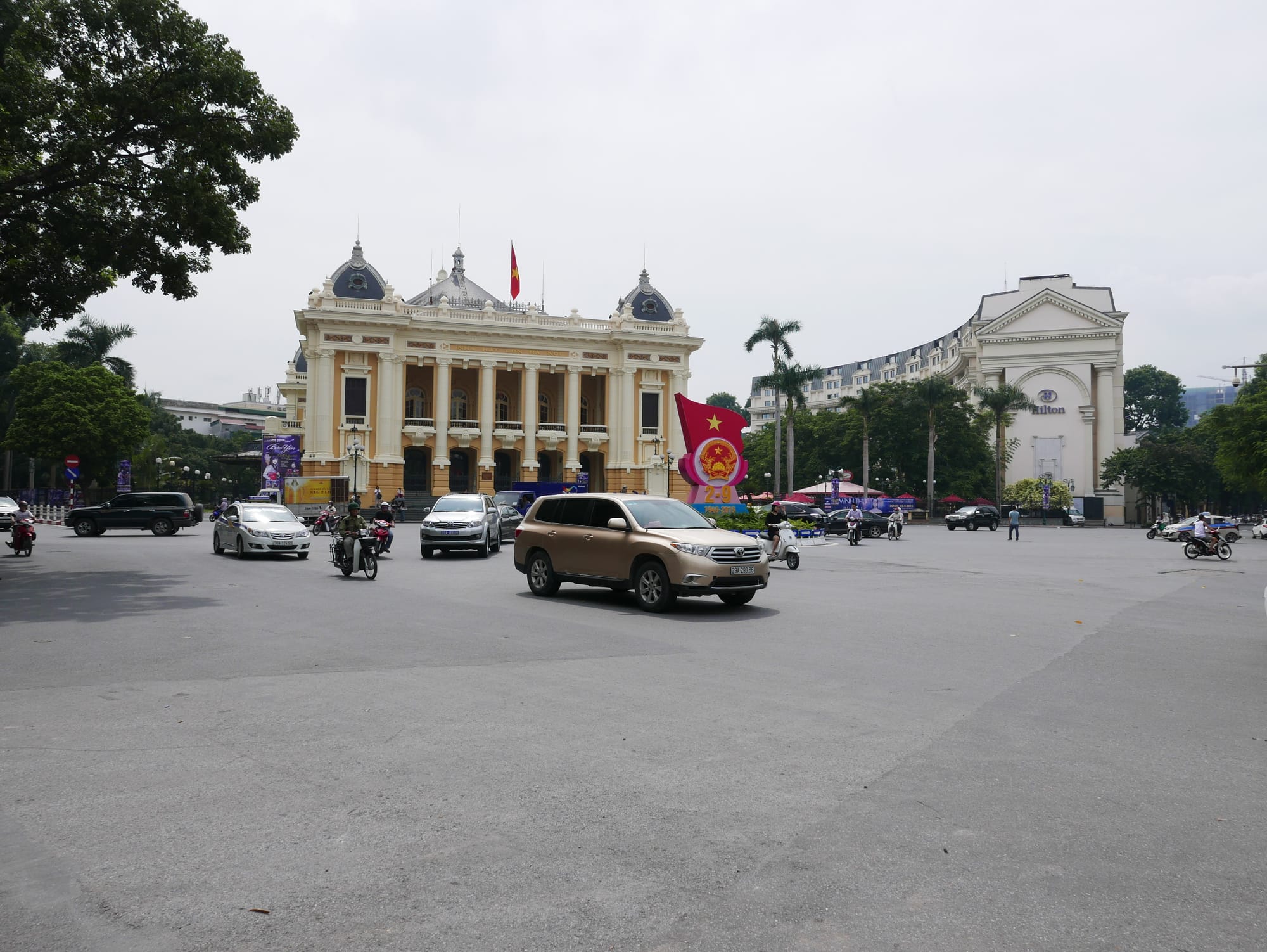 Photo by Author — Nhà Hát Lớn Hà Nội (Hanoi Opera House), 1 Tràng Tiền, Hoàn Kiếm, Thành Phố Hà Nội, Hanoi, Vietnam