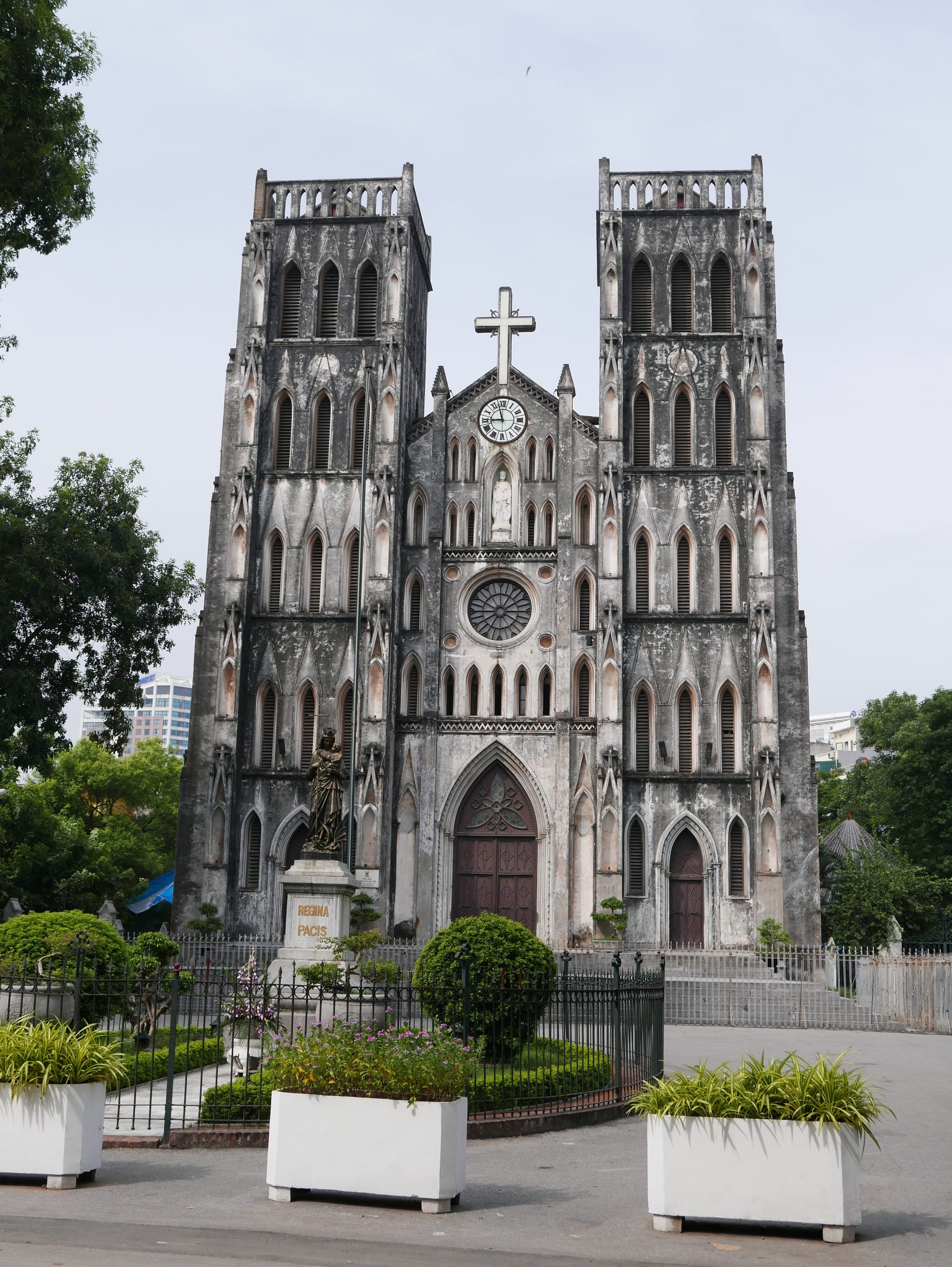 Photo by Author — Nhà Thờ Lớn (St. Joseph's Cathedral), 40 Nha Chung (Nhà Thờ), Hoàn Kiếm, Thành Phố Hà Nội, Hanoi, Vietnam