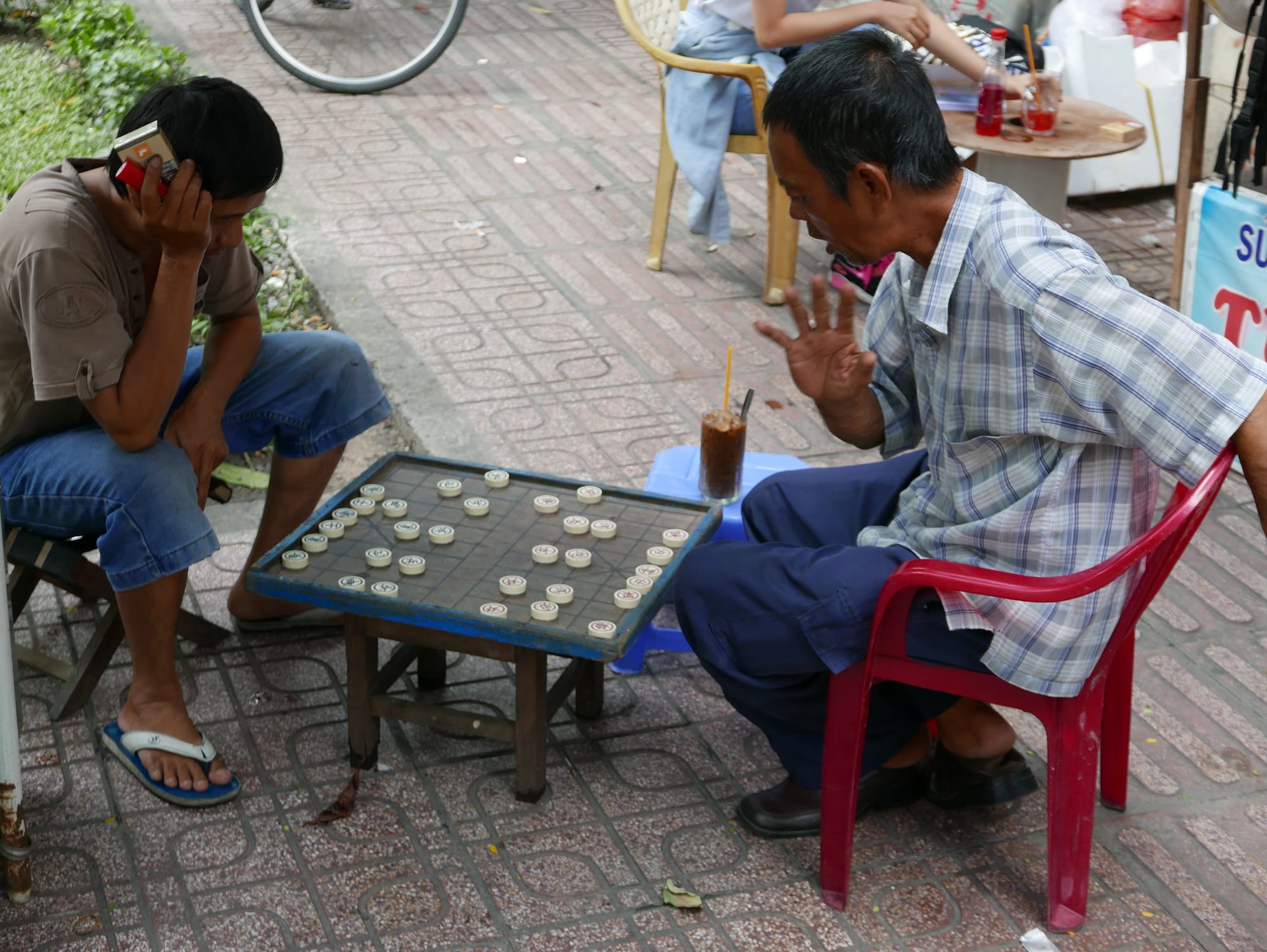 Photo by Author — playing games — photos from around Ho Chi Minh City (Saigon), Vietnam