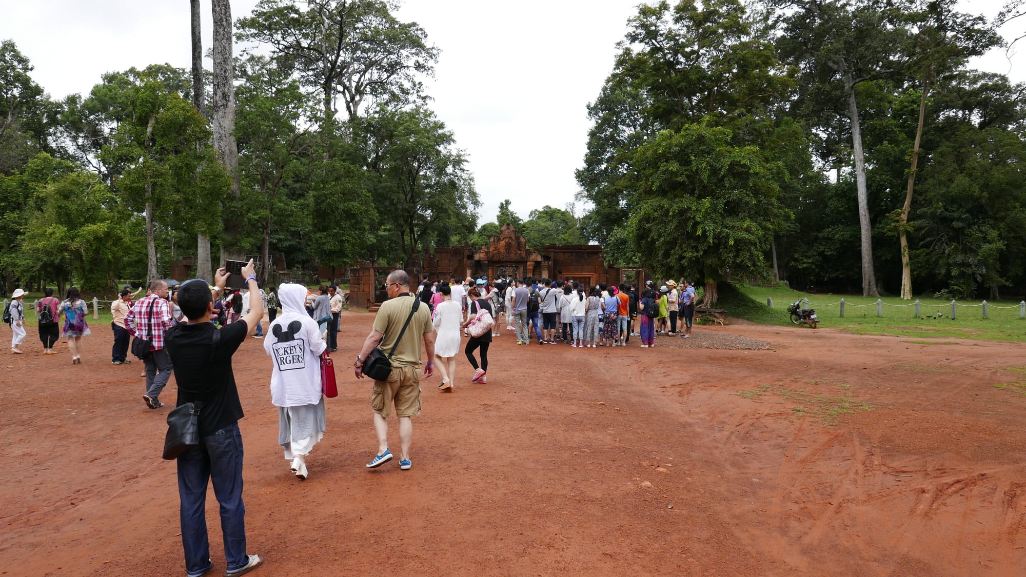 Photo by Author — the crowds at Banteay Srei Temple (ប្រាសាទបន្ទាយស្រី), Angkor Archaeological Park, Angkor, Cambodia