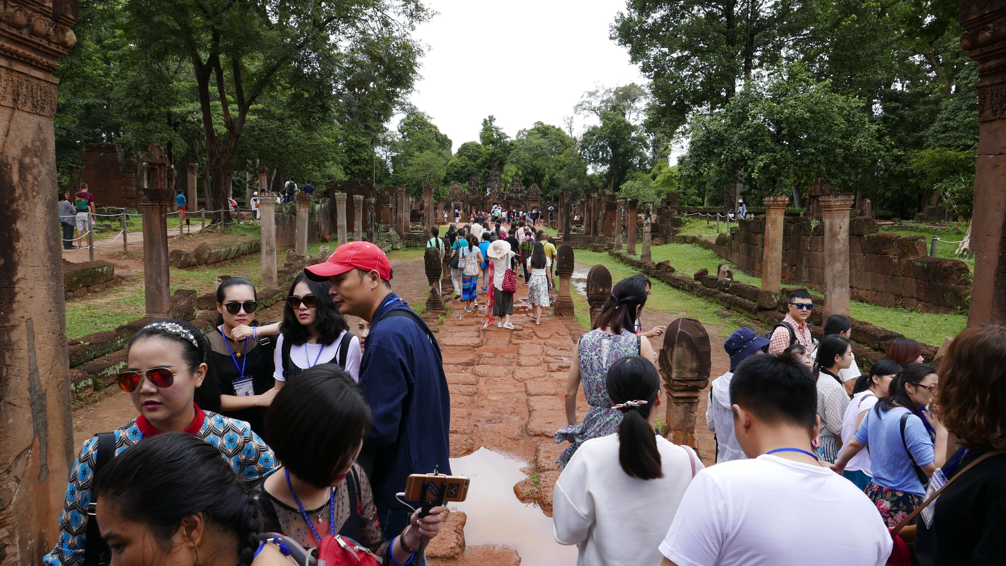 Photo by Author — the place was crowded — Banteay Srei Temple (ប្រាសាទបន្ទាយស្រី), Angkor Archaeological Park, Angkor, Cambodia