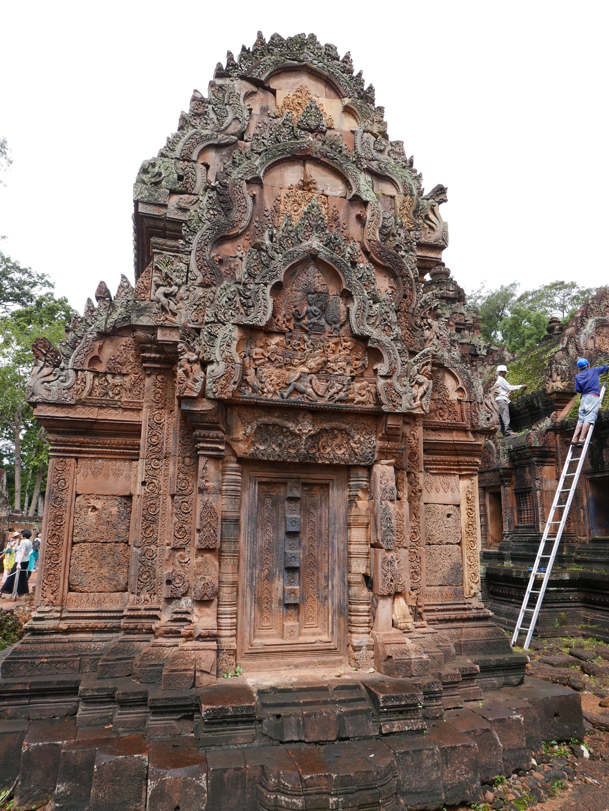 Photo by Author — Banteay Srei Temple (ប្រាសាទបន្ទាយស្រី), Angkor Archaeological Park, Angkor, Cambodia