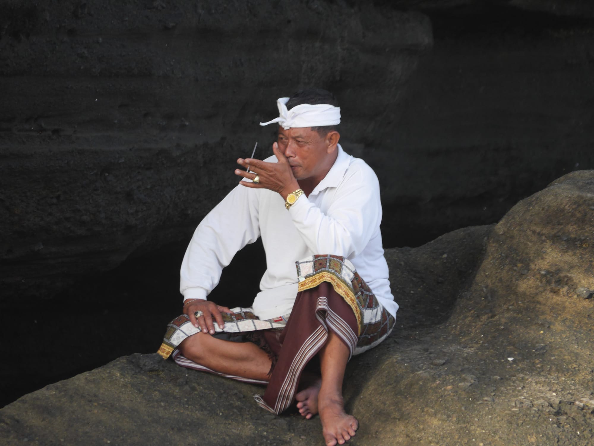 Photo by Author — temple worker — people of Bali, Indonesia