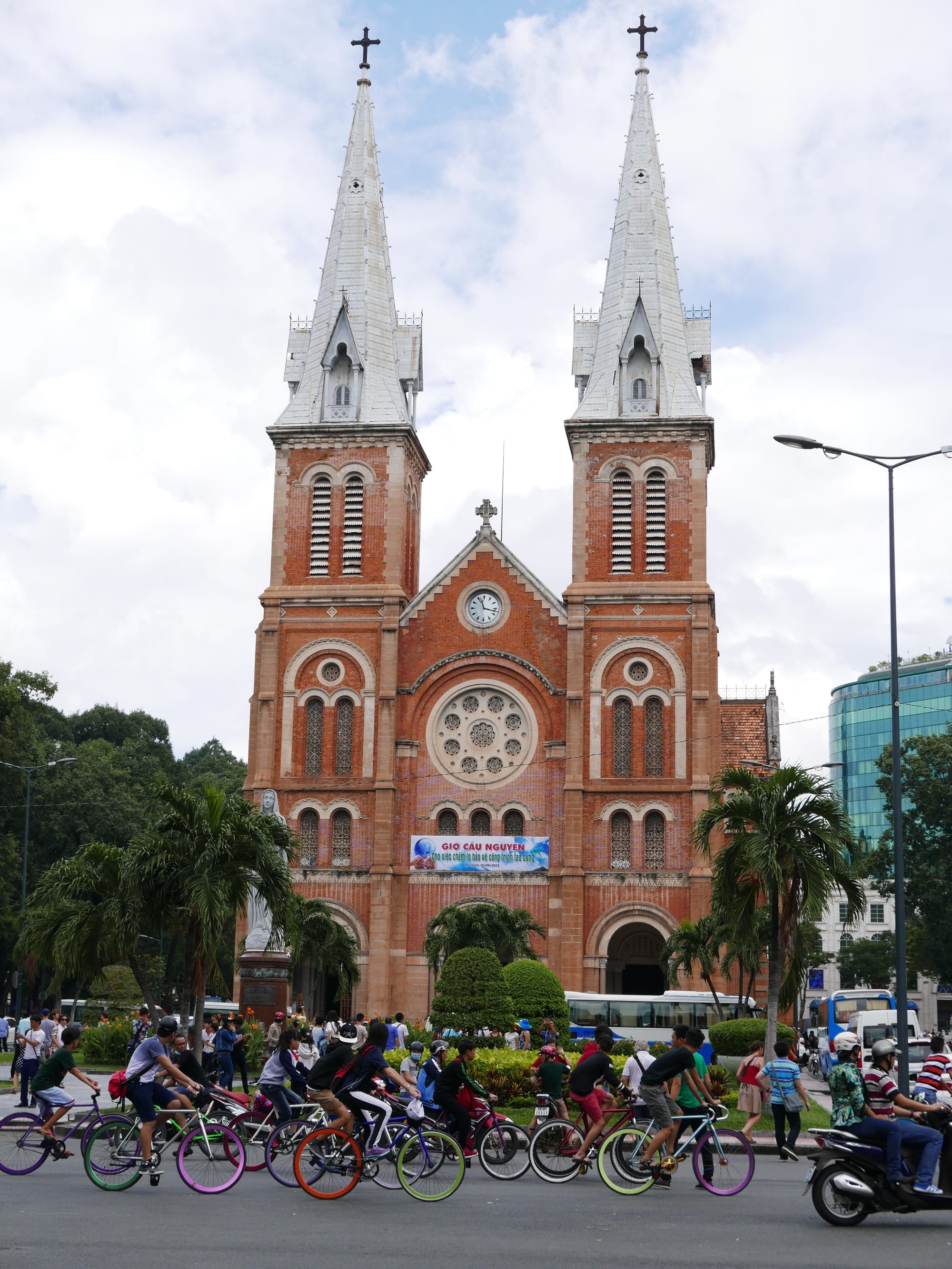 Photo by Author — Nhà Thờ Đức Bà Sài Gòn (Saigon Notre-Dame Basilica), Ho Chi Minh City (Saigon), Vietnam