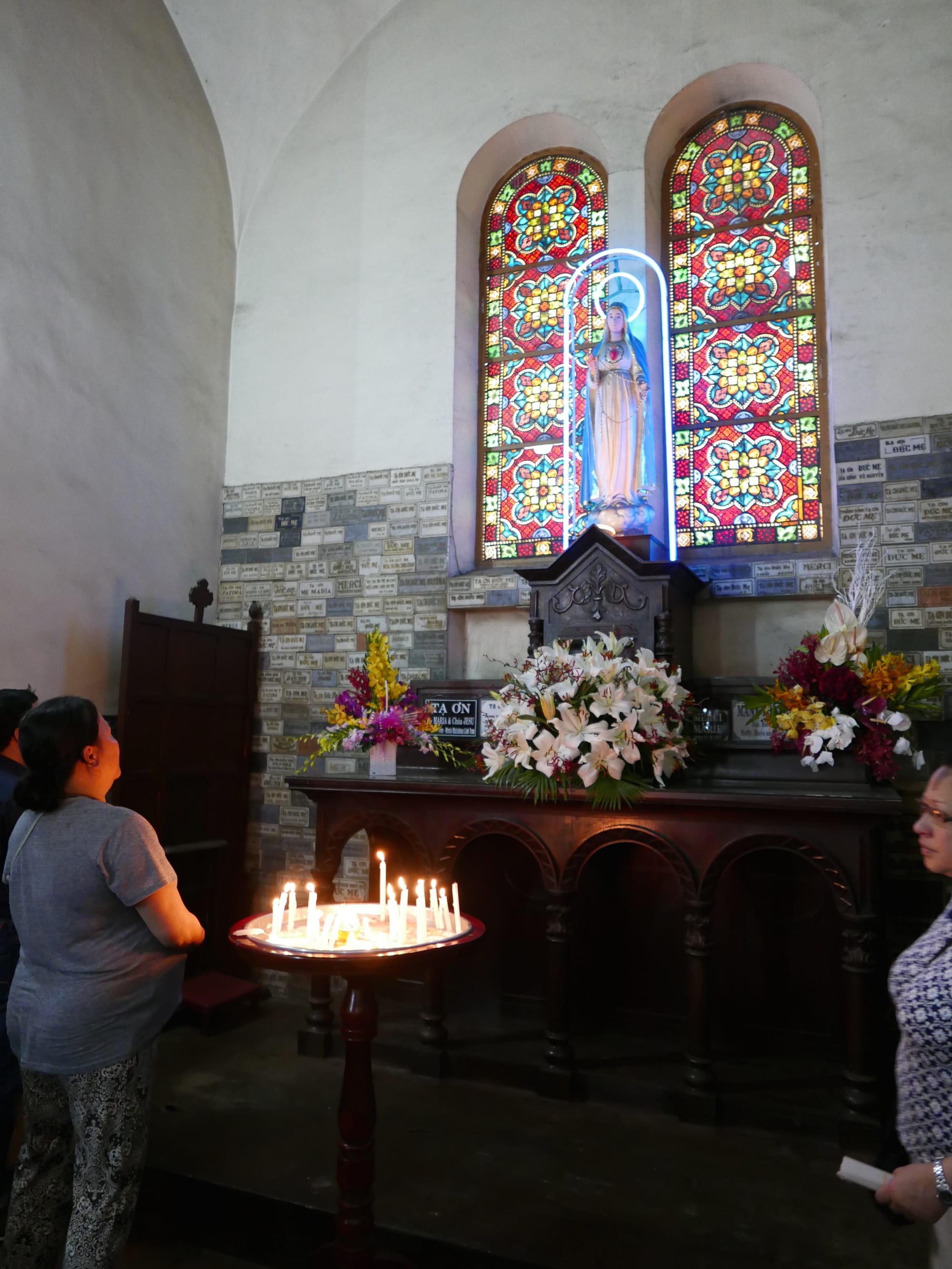 Photo by Author — side chapel — Nhà Thờ Đức Bà Sài Gòn (Saigon Notre-Dame Basilica), Ho Chi Minh City (Saigon), Vietnam