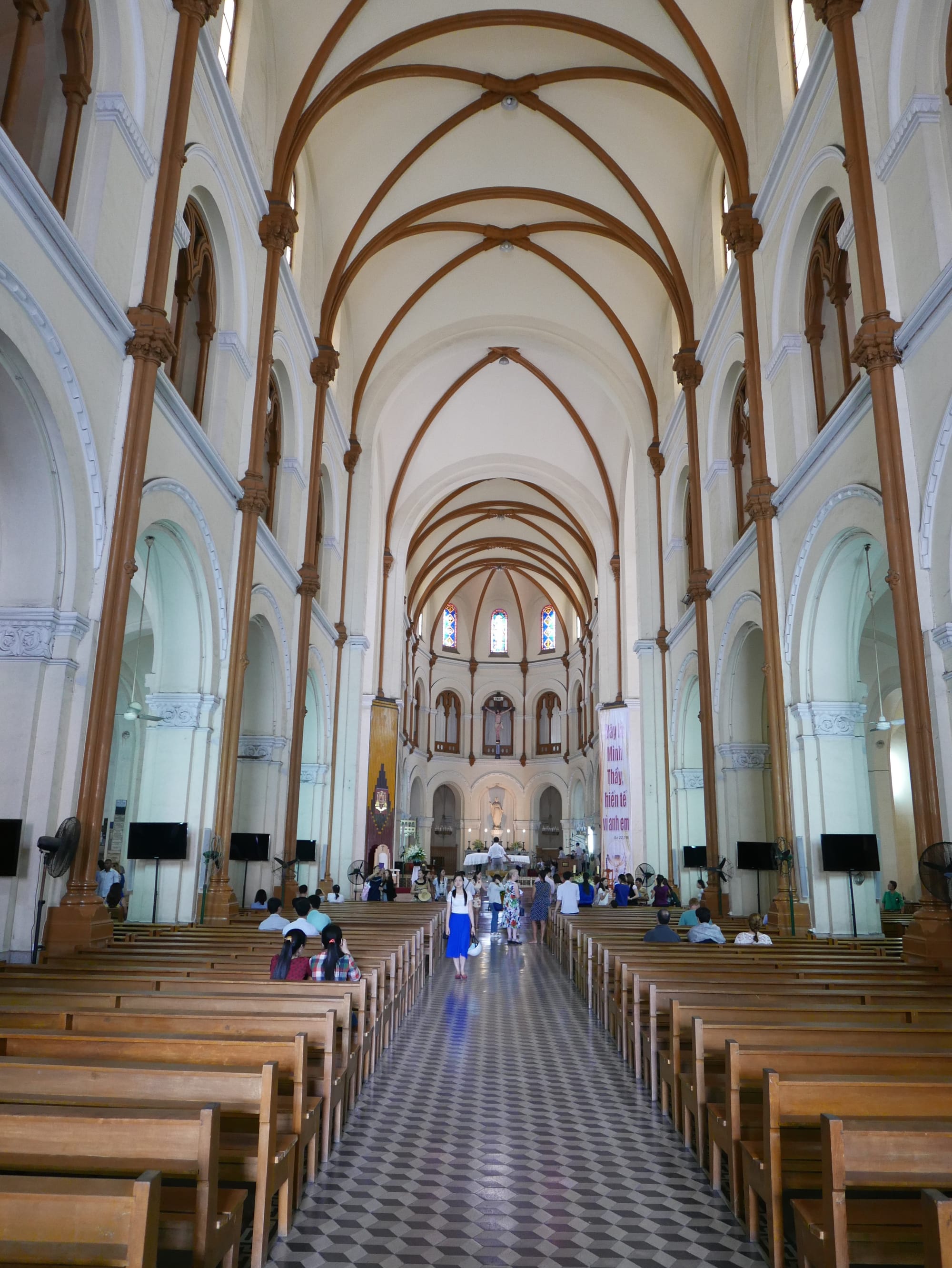 Photo by Author — central aisle leading up to the altar — Nhà Thờ Đức Bà Sài Gòn (Saigon Notre-Dame Basilica), Ho Chi Minh City (Saigon), Vietnam