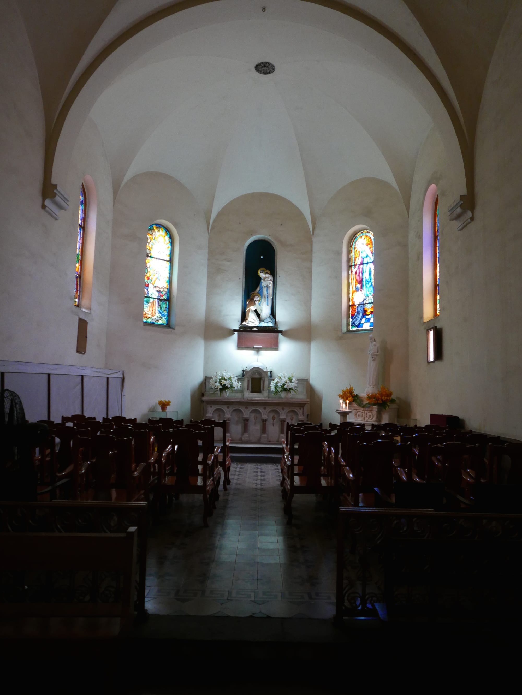 Photo by Author — side chapel — Nhà Thờ Đức Bà Sài Gòn (Saigon Notre-Dame Basilica), Ho Chi Minh City (Saigon), Vietnam