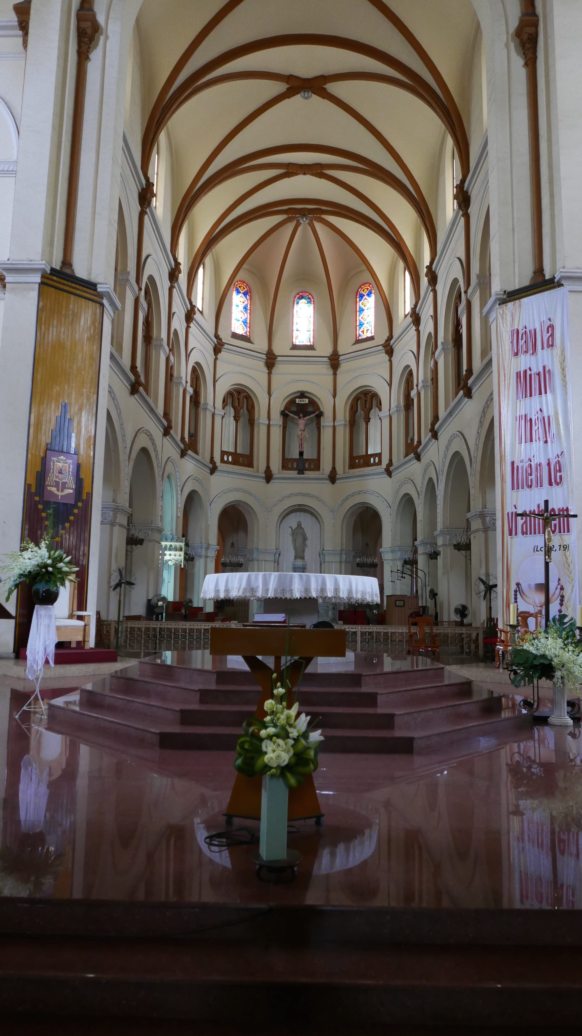 Photo by Author — main altar — Nhà Thờ Đức Bà Sài Gòn (Saigon Notre-Dame Basilica), Ho Chi Minh City (Saigon), Vietnam