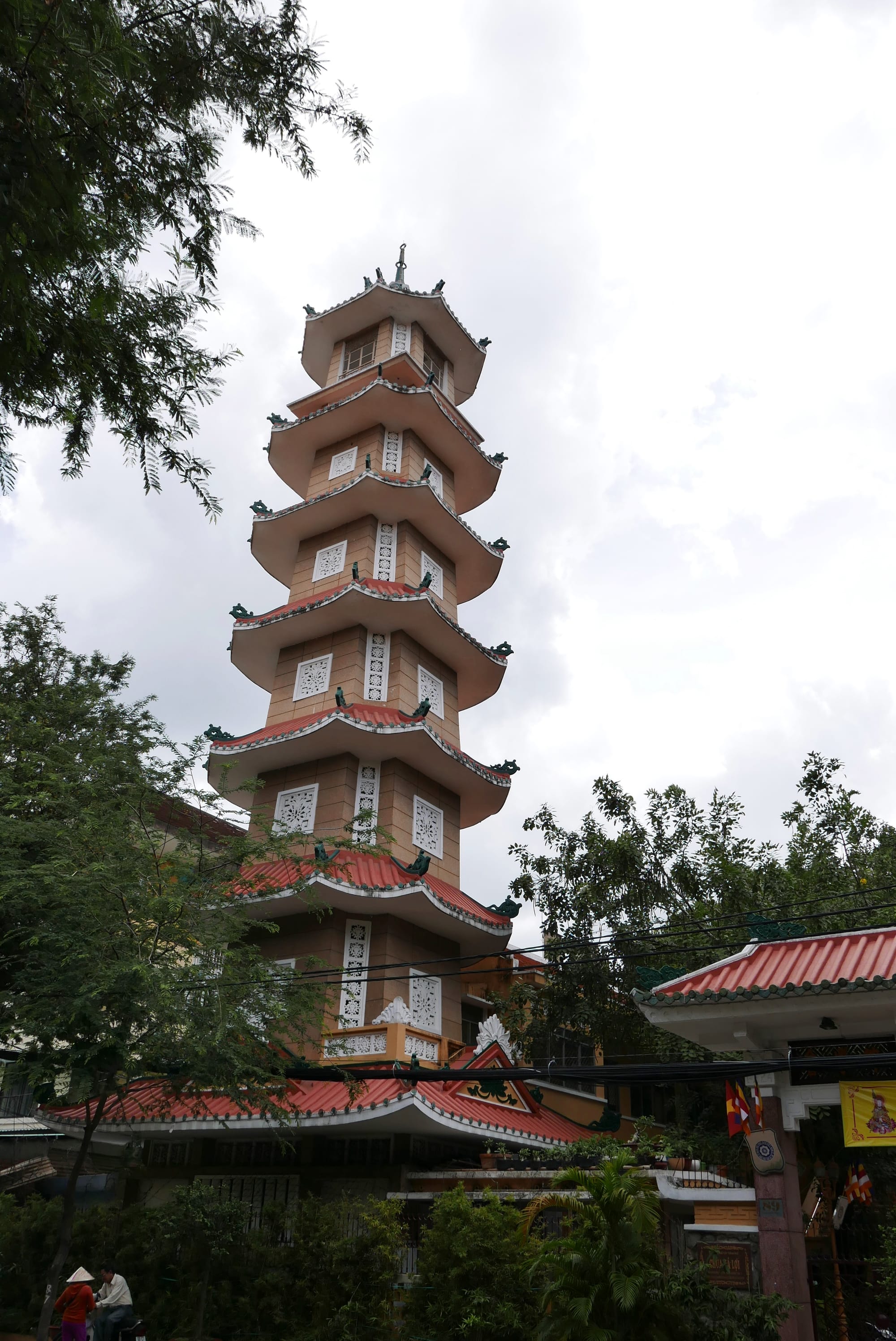 Photo by Author — Chùa Xá Lợi (Xa Loi Pagoda), Sư Thiện Chiếu, Ho Chi Minh City (Saigon), Vietnam, from the street