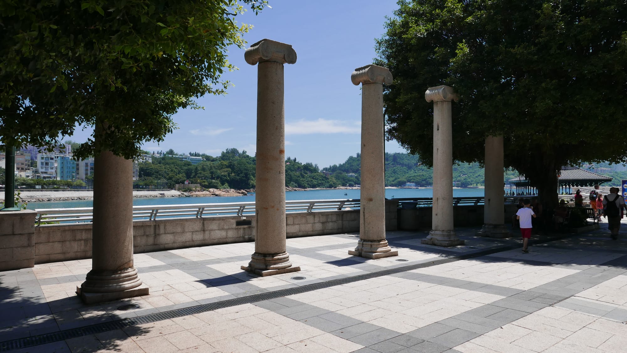 Photo by Author — the five extra pillars at Murray House 美利樓, Stanley, Hong Kong