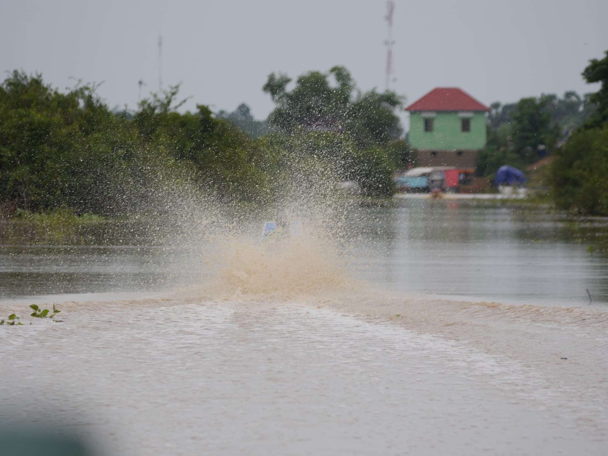 Photo by Author — what happens when you get your propeller too high in the water — Mechrey Floating Village, Siem Reap, Cambodia