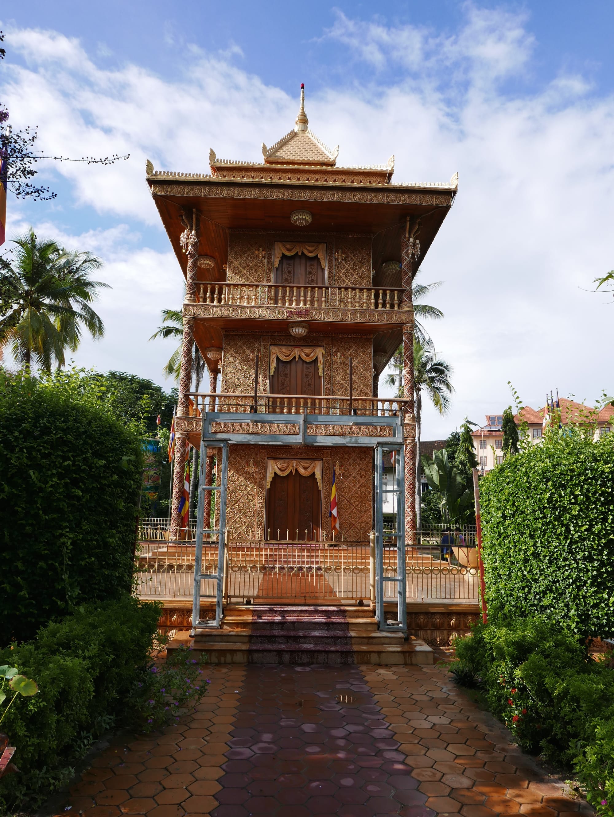 Photo by Author — Wat Dam Nak (Wat Damnak; ព្រះដំណាក់), High School Road (cor Wat Bo Road), Siem Reap, Cambodia