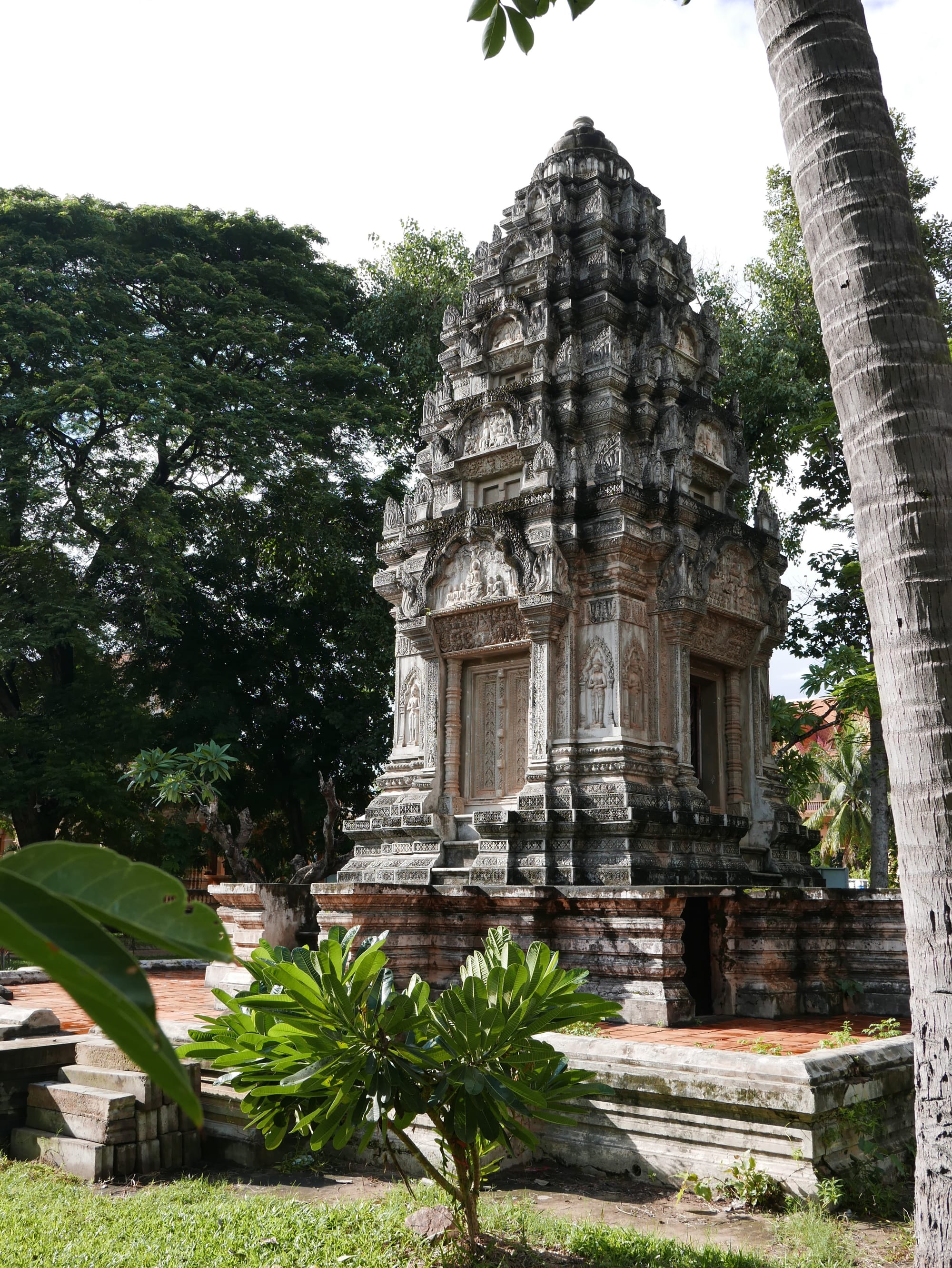 Photo by Author — Wat Dam Nak (Wat Damnak; ព្រះដំណាក់), High School Road (cor Wat Bo Road), Siem Reap, Cambodia