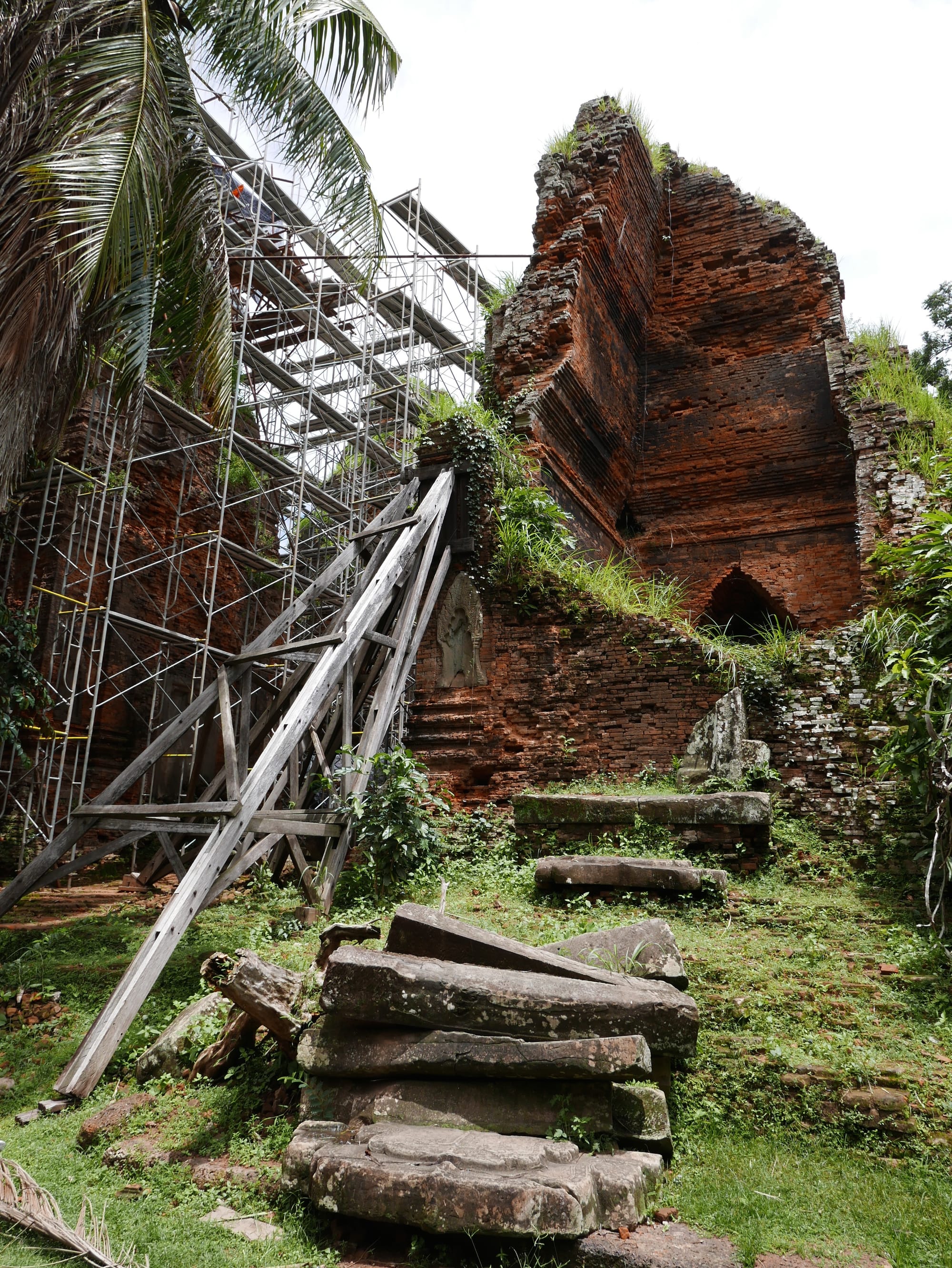 Photo by Author — Lolei (ប្រាសាទលលៃ), Angkor Archaeological Park, Angkor, Cambodia — the wooden beams were added in 2001