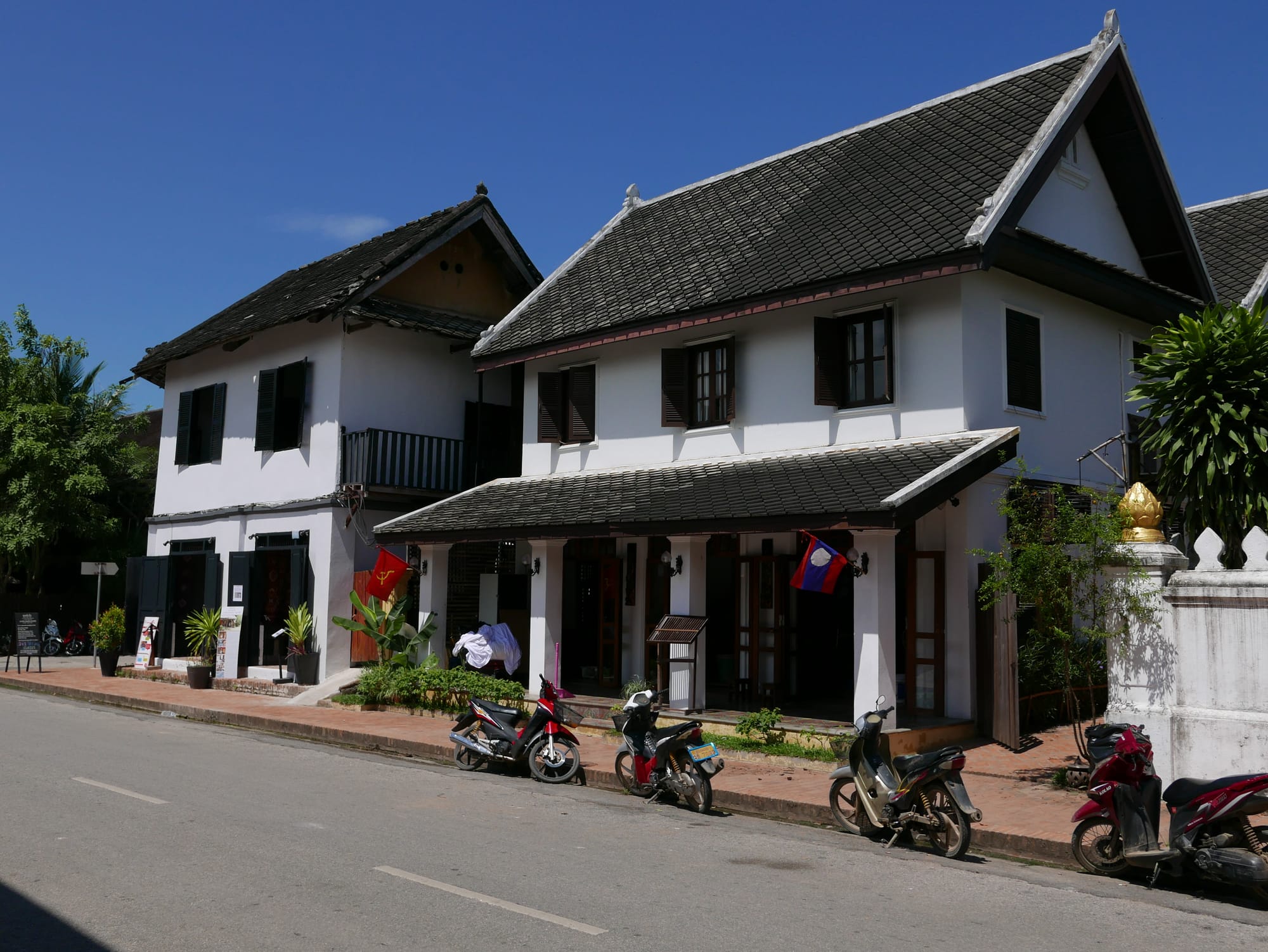 Photo by Author — typical street scene and house in Luang Prabang (ຫລວງພະບາງ/ຫຼວງພະບາງ), Laos