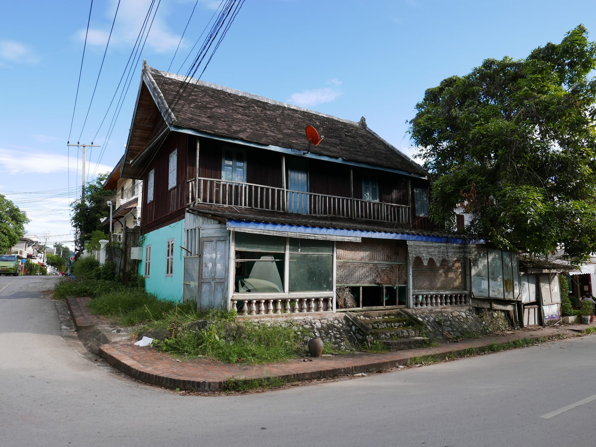 Photo by Author — a house in Luang Prabang (ຫລວງພະບາງ/ຫຼວງພະບາງ), Laos