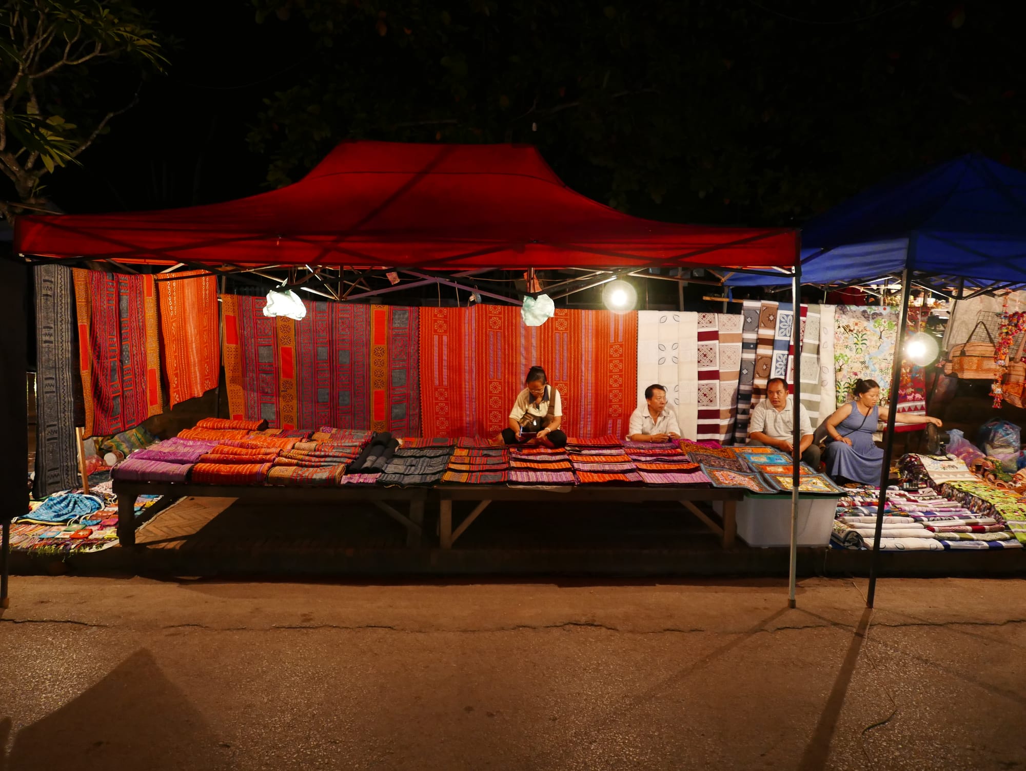 Photo by Author — Night Market, Luang Prabang (ຫລວງພະບາງ/ຫຼວງພະບາງ), Laos