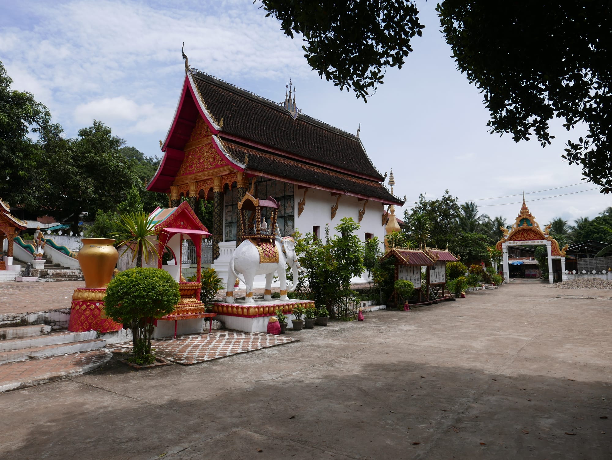 Photo by Author — local temple — Ban Xanghai (ບ້ານຊຽງຮາຍ): Liquor & Silk Village, Luang Prabang (ຫລວງພະບາງ/ຫຼວງພະບາງ), Laos