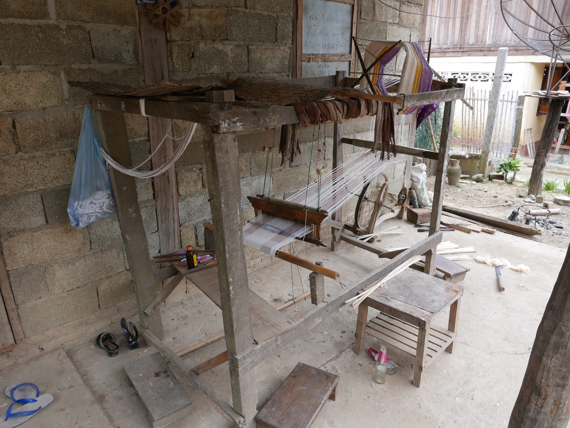 Photo by Author — old loom — Ban Xanghai (ບ້ານຊຽງຮາຍ): Liquor & Silk Village, Luang Prabang (ຫລວງພະບາງ/ຫຼວງພະບາງ), Laos