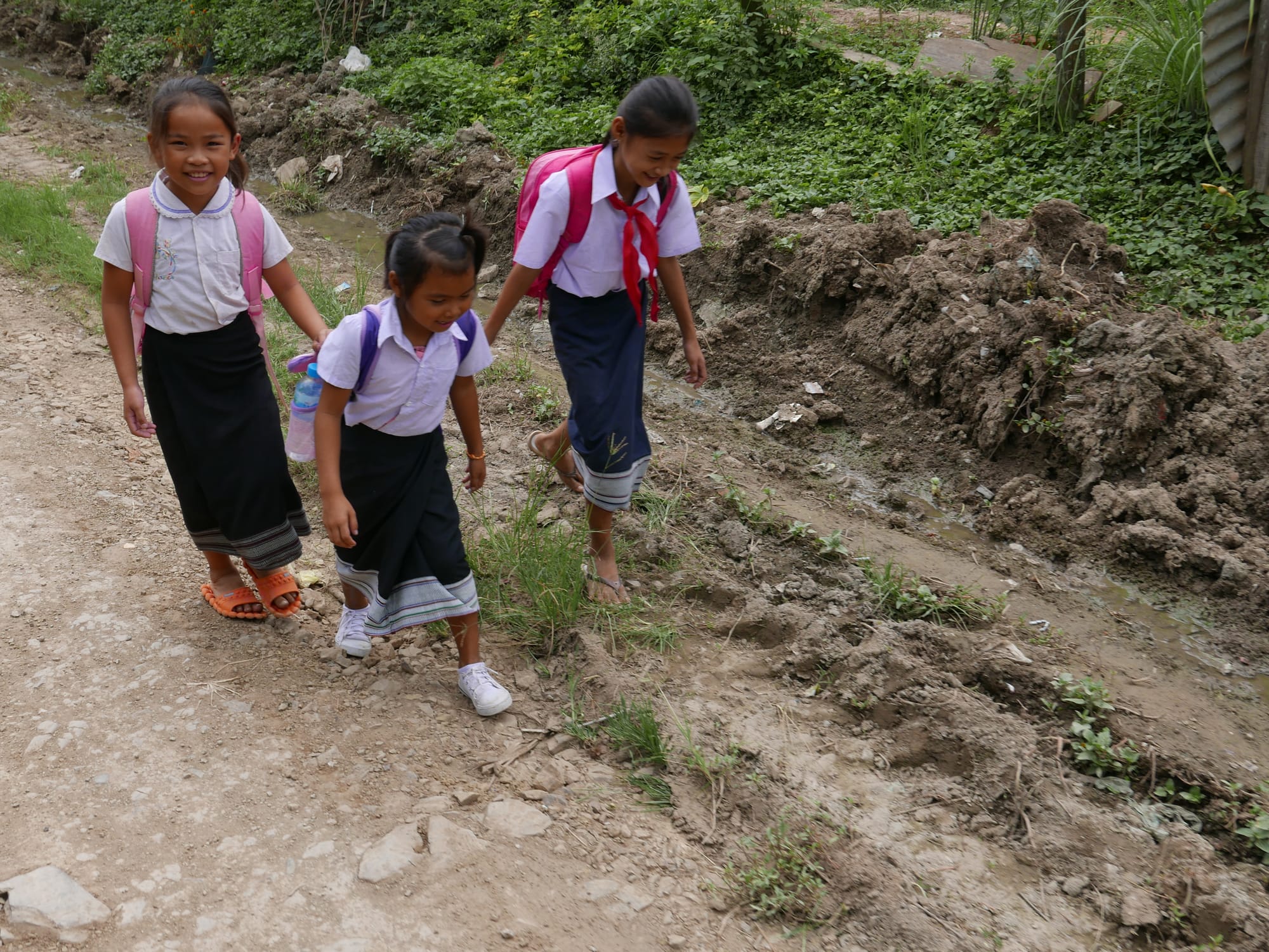 Photo by Author — kids returning from school — Ban Xanghai (ບ້ານຊຽງຮາຍ): Liquor & Silk Village, Luang Prabang (ຫລວງພະບາງ/ຫຼວງພະບາງ), Laos