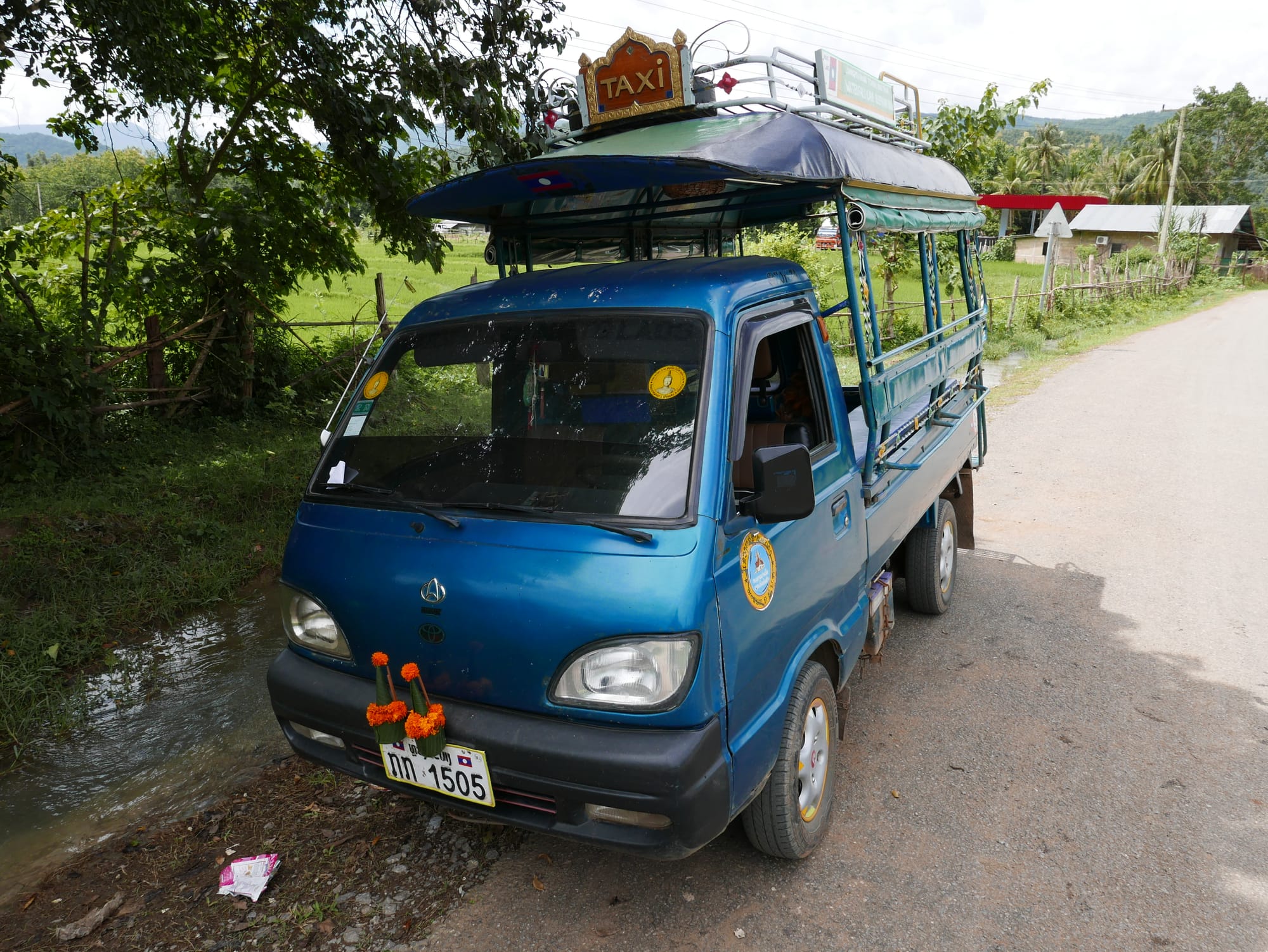 Photo by Author — back in the taxi — Tad Sae Waterfalls (ຕາດແສ້), Luang Prabang (ຫລວງພະບາງ/ຫຼວງພະບາງ), Laos