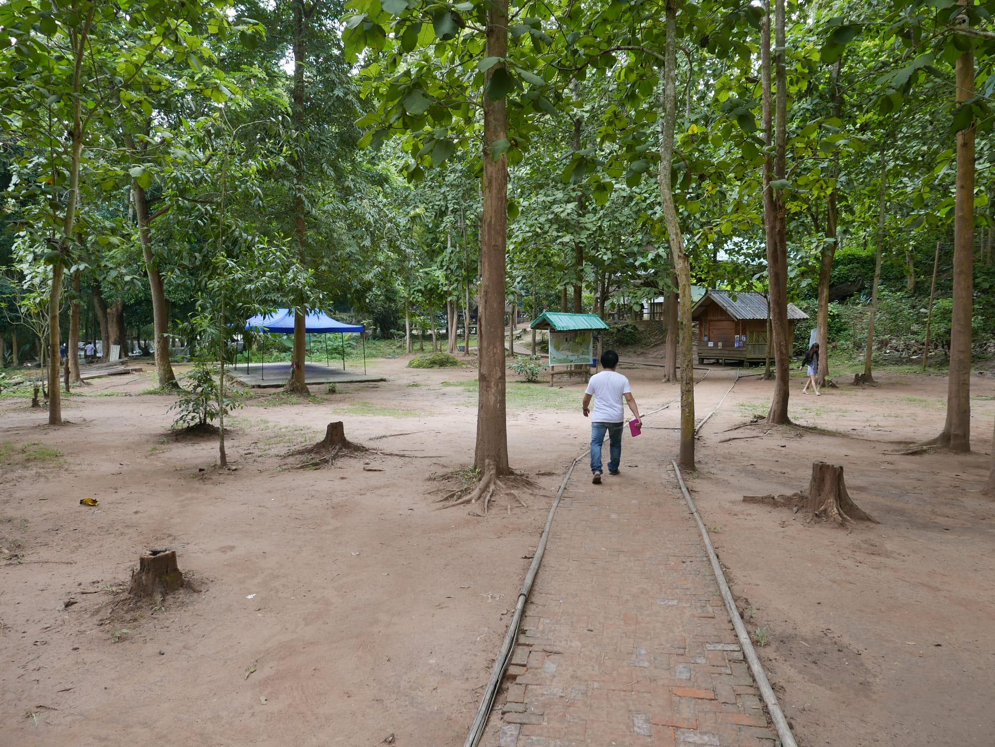 Photo by Author — the walk to the falls — Tad Sae Waterfalls (ຕາດແສ້), Luang Prabang (ຫລວງພະບາງ/ຫຼວງພະບາງ), Laos