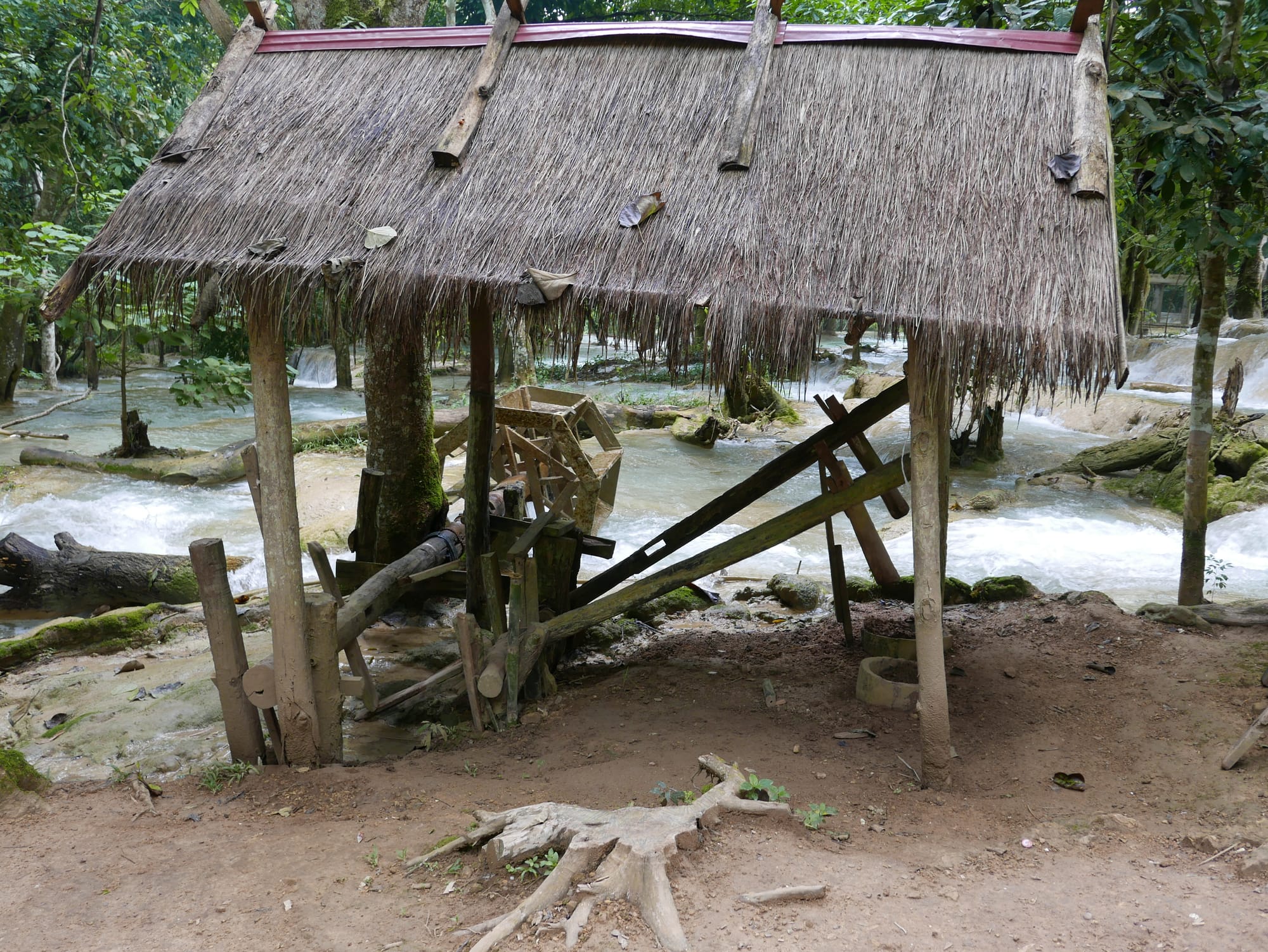 Photo by Author — abandoned? — Tad Sae Waterfalls (ຕາດແສ້), Luang Prabang (ຫລວງພະບາງ/ຫຼວງພະບາງ), Laos