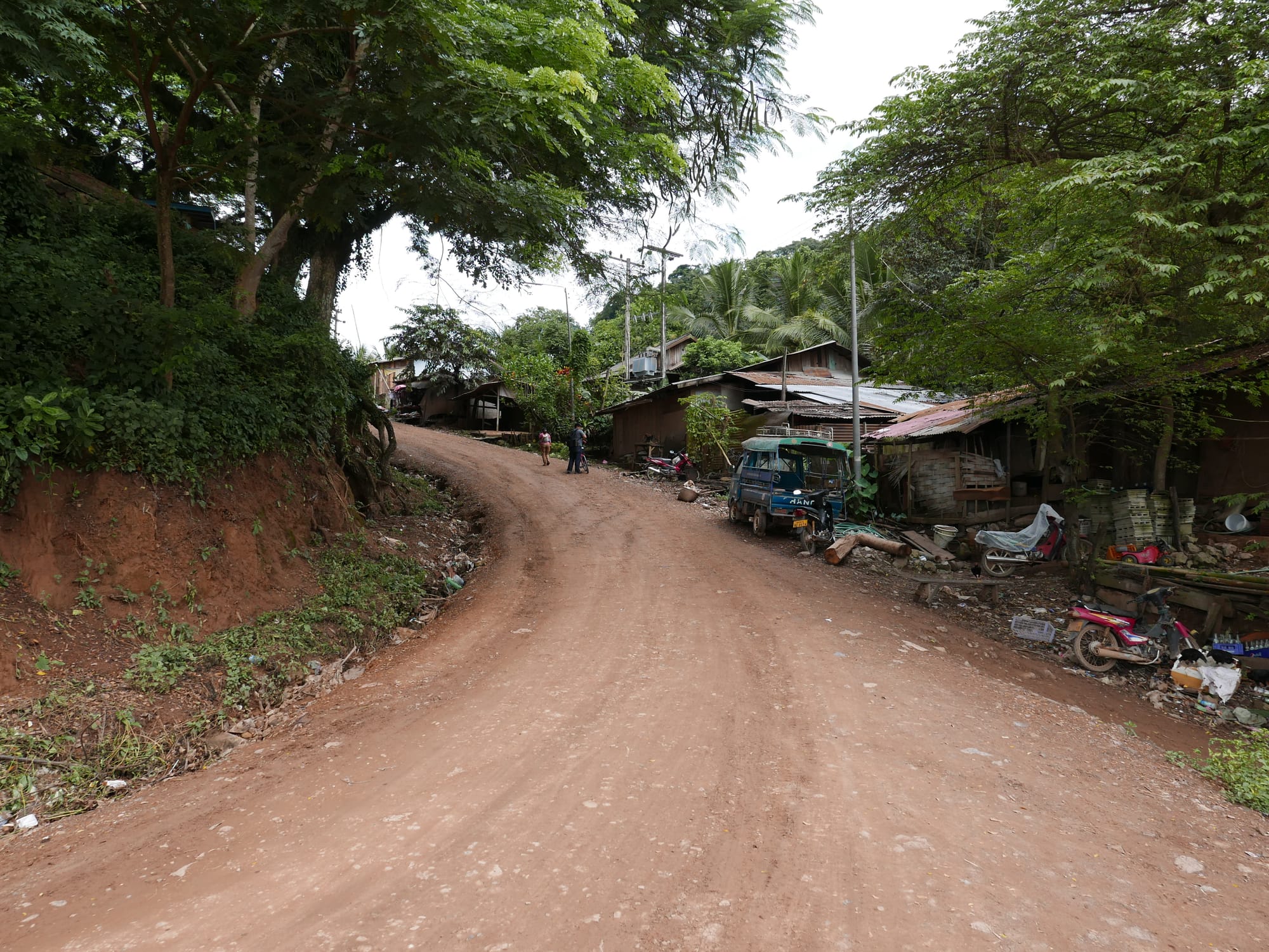 Photo by Author — the track up from the ferry to Ban Xieng Man, Luang Prabang (ຫລວງພະບາງ/ຫຼວງພະບາງ), Laos