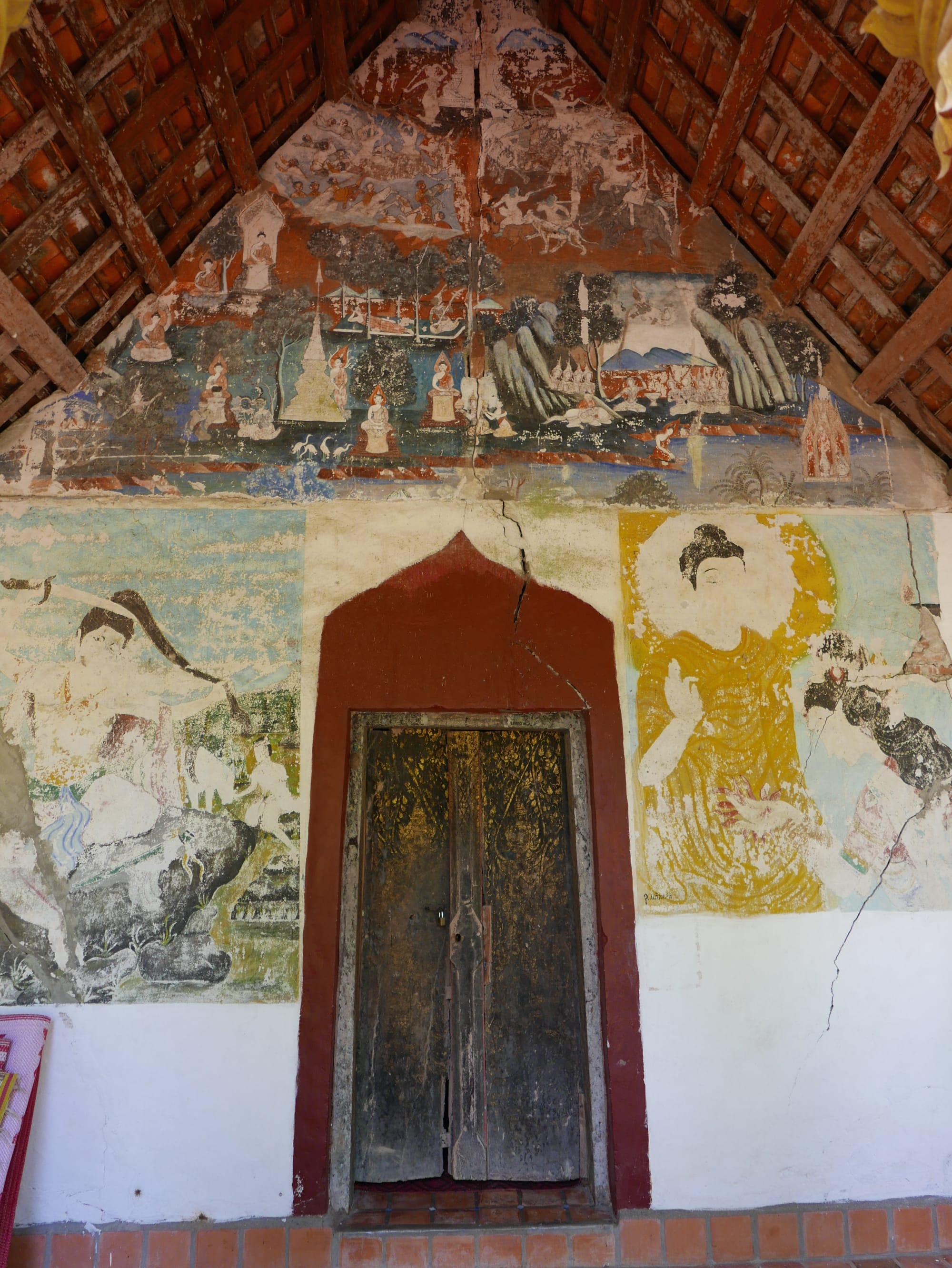 Photo by Author — wall paintings at the Hadsiaw Temple (Wat Had Siaw Temple)