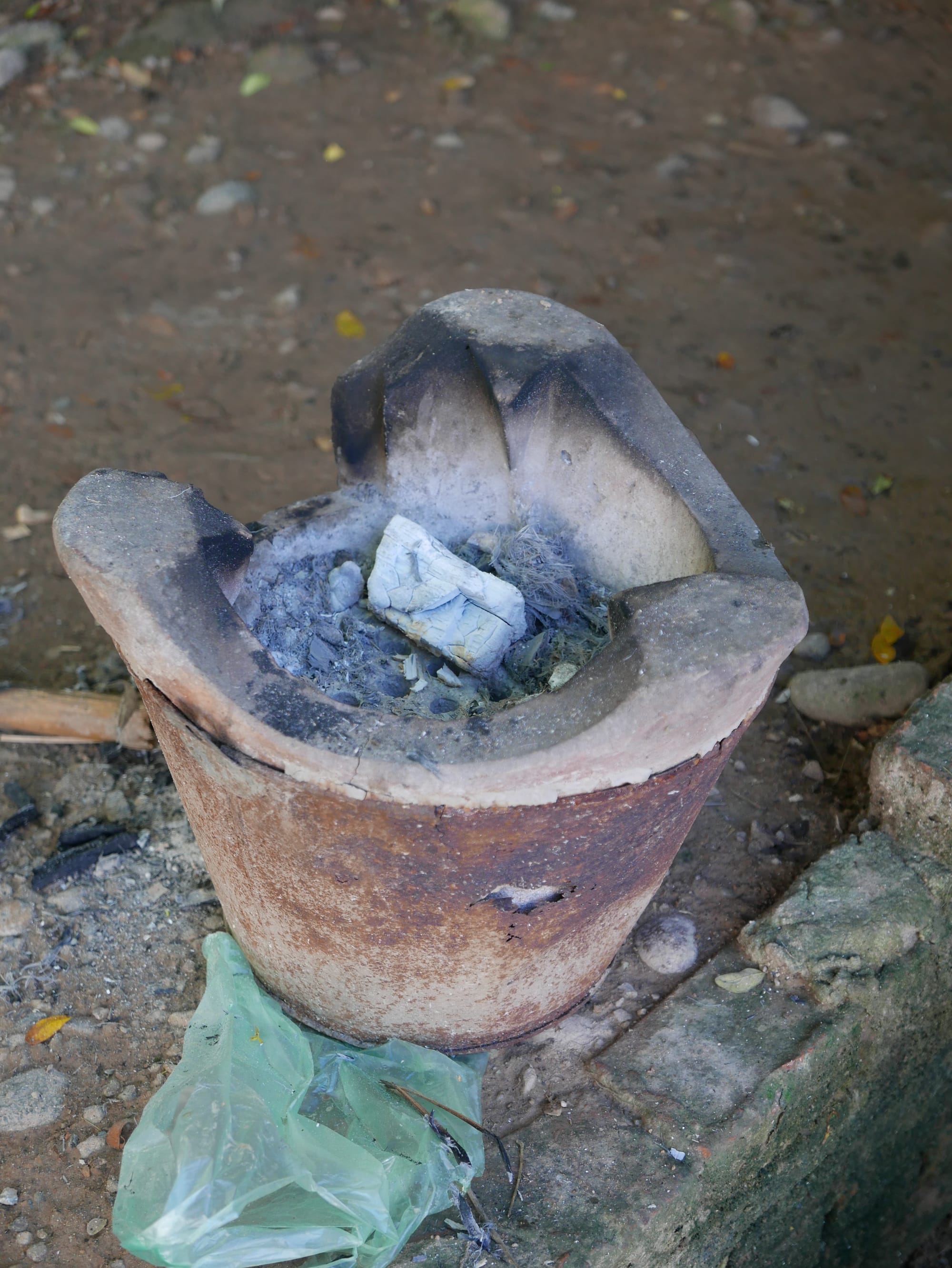 Photo by Author — local burner — Ban Xieng Man, Luang Prabang (ຫລວງພະບາງ/ຫຼວງພະບາງ), Laos