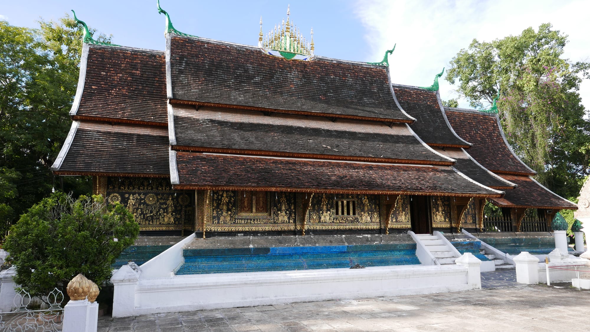 Photo by Author — Congregation Hall (Sim) — Wat Xieng Thong (ວັດຊຽງທອງ), Luang Prabang (ຫລວງພະບາງ/ຫຼວງພະບາງ), Laos