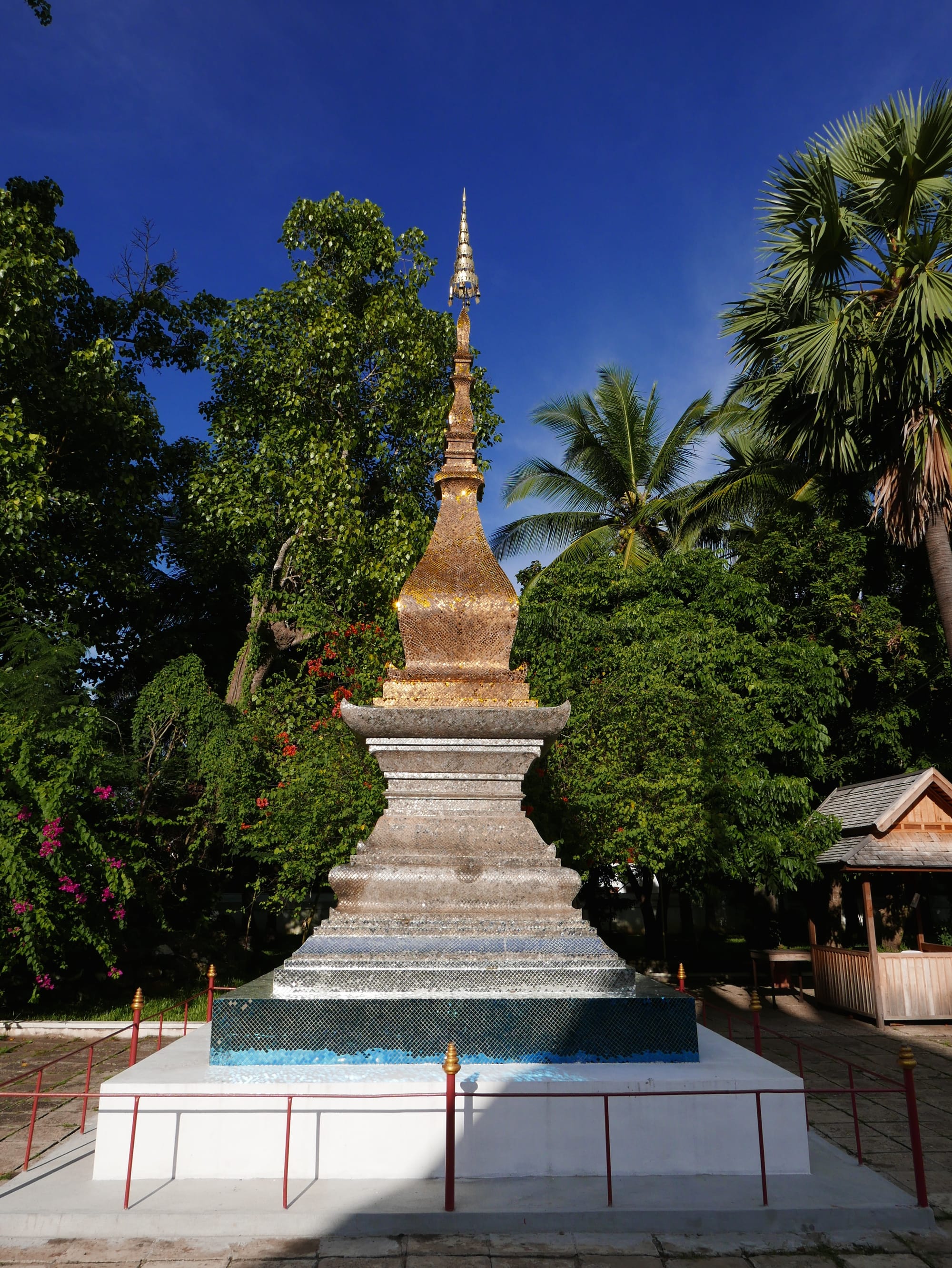 Photo by Author — Wat Xieng Thong (ວັດຊຽງທອງ), Luang Prabang (ຫລວງພະບາງ/ຫຼວງພະບາງ), Laos