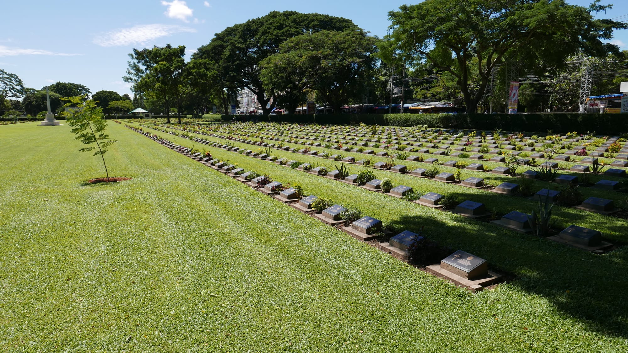 Photo by Author — Kanchanaburi Allied War Cemetery (สุสานทหารสัมพันธมิตรกาญจนบุรี), Sangchuto Rd, Mueang Kanchanaburi, Changwat Kanchanaburi 71000, Thailand