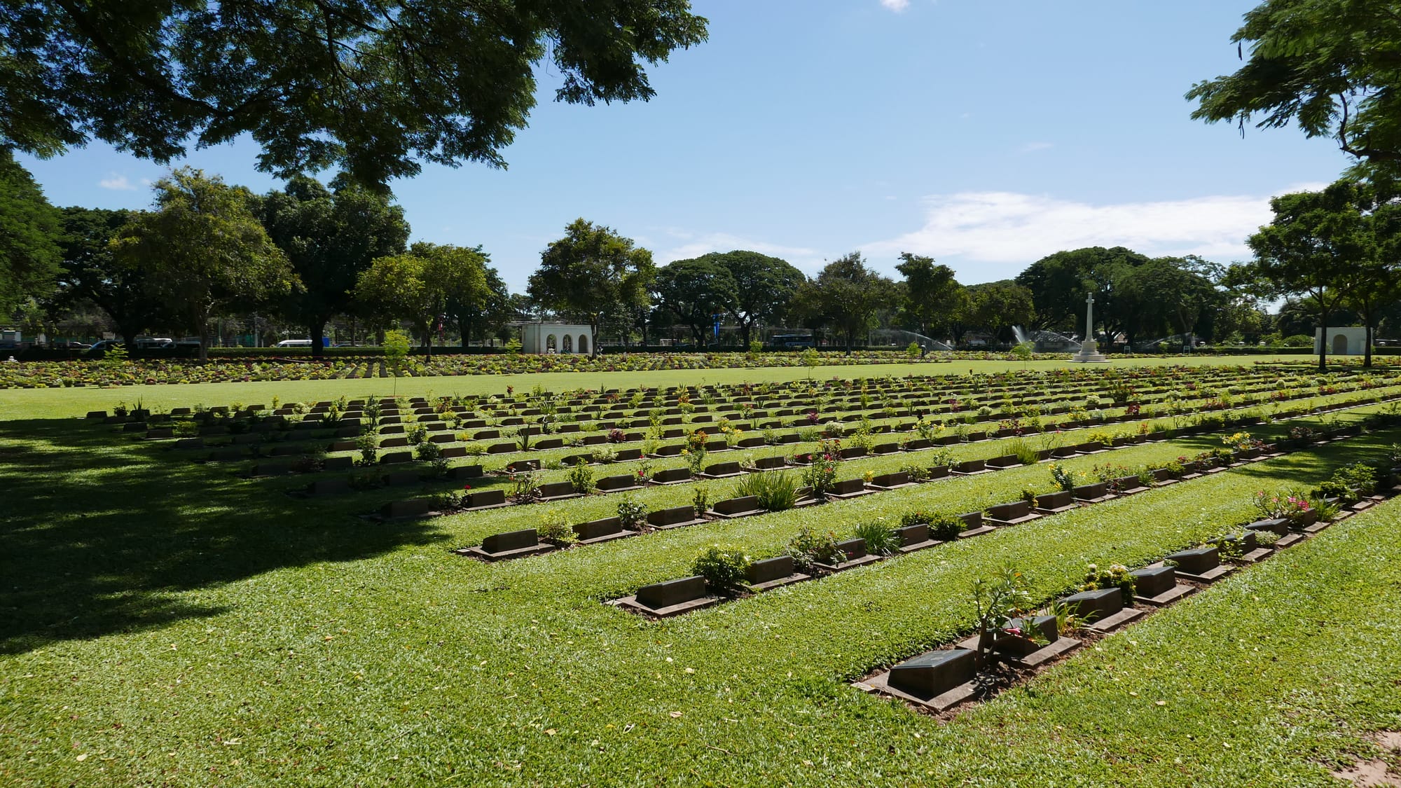 Photo by Author — Kanchanaburi Allied War Cemetery (สุสานทหารสัมพันธมิตรกาญจนบุรี), Sangchuto Rd, Mueang Kanchanaburi, Changwat Kanchanaburi 71000, Thailand