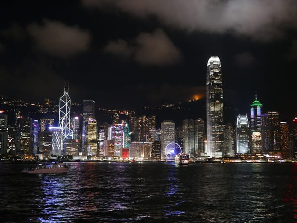 Hong Kong Harbour — day and night - Stunning views across Hong Kong Harbour