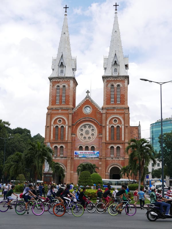 Nhà Thờ Đức Bà Sài Gòn (Saigon Notre-Dame Basilica), Ho Chi Minh City, Vietnam