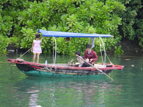 Vietnam — Sellers in Ha Long Bay, Vietnam