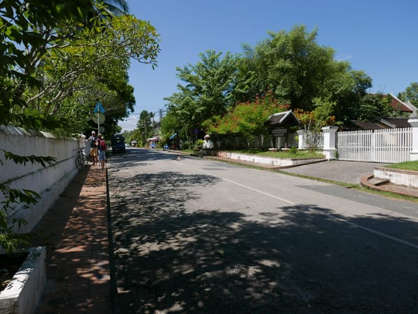 Exploring Luang Prabang (ຫລວງພະບາງ/ຫຼວງພະບາງ), Laos