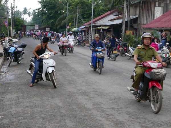 Exploring Luang Prabang (ຫລວງພະບາງ/ຫຼວງພະບາງ), Laos — part 3 of 3