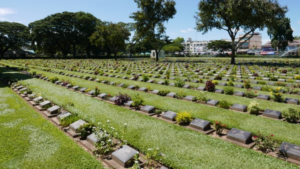 Kanchanaburi Allied War Cemetery (สุสานทหารสัมพันธมิตรกาญจนบุรี), Changwat Kanchanaburi 71000, Thailand